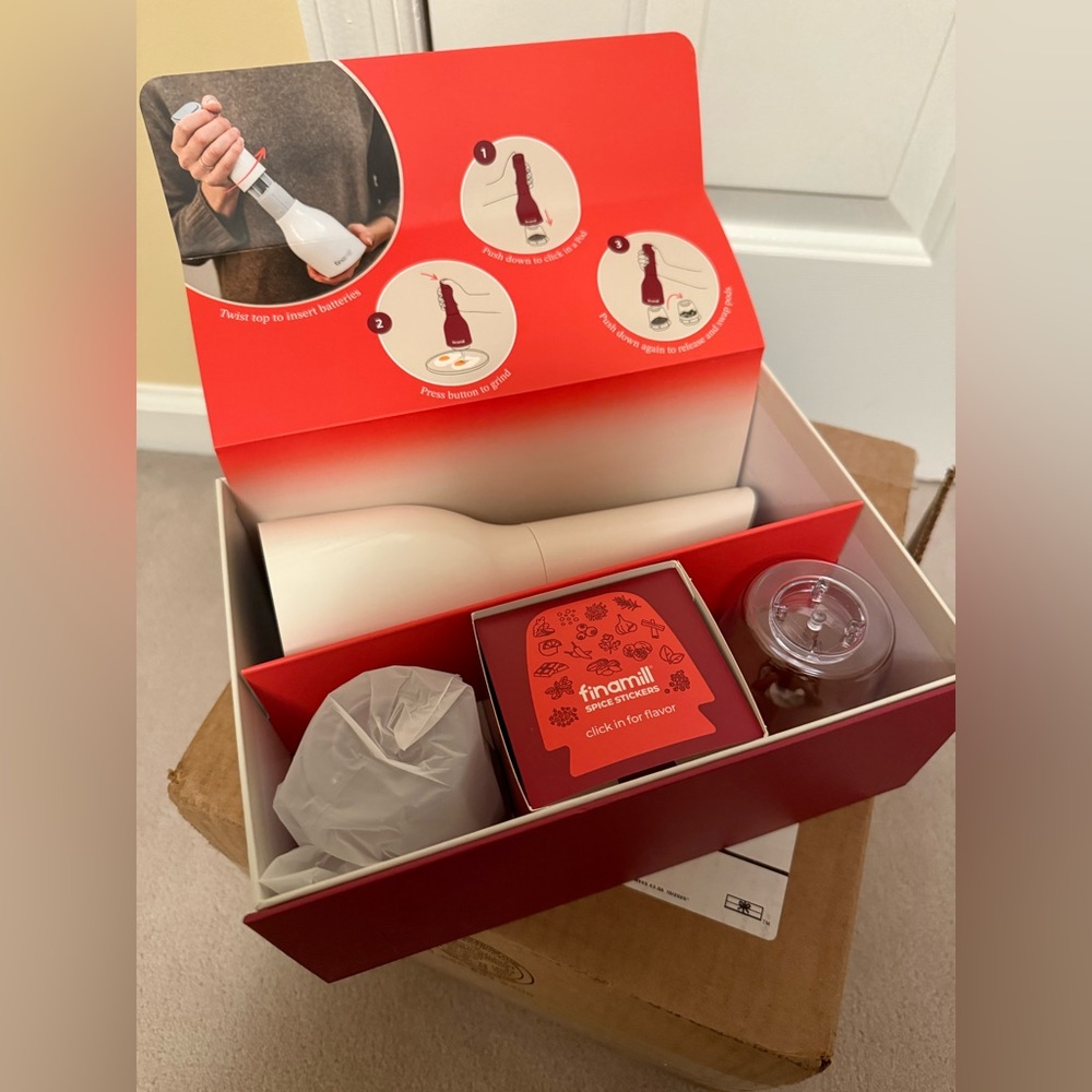 FinaMill Spice Grinder Set in Red and White